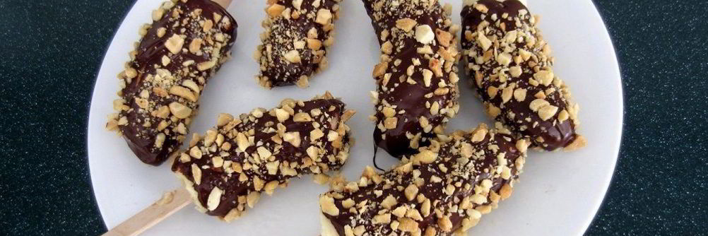 Бананы с орехами в шоколаде