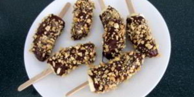 бананы с орехами в шоколаде