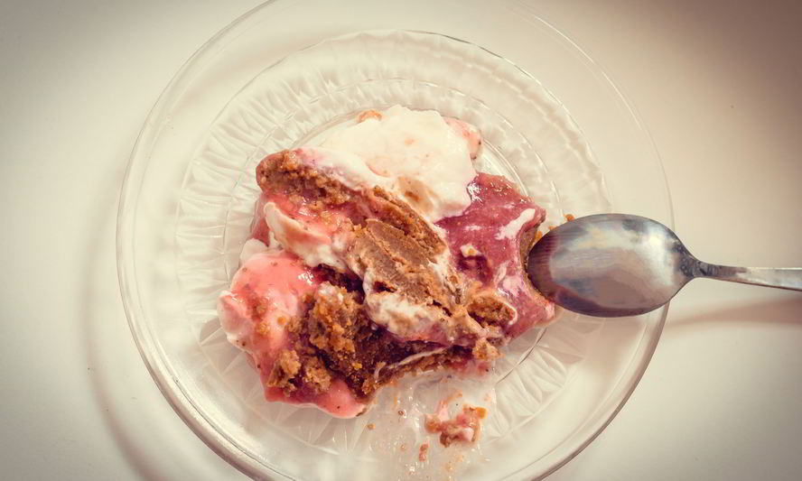 Рецепт десерта из гороха со свежей клубникой