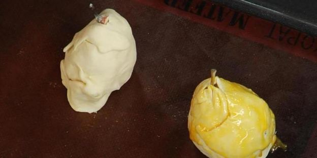 груша, запеченная в тесте