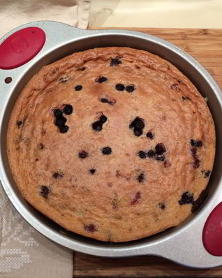 Клафути с замороженными ягодами и кокосовым молоком