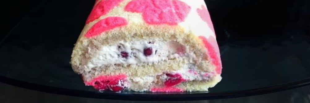 Бисквитный рулет с клюквой в коньяке и сливочным кремом Любовь