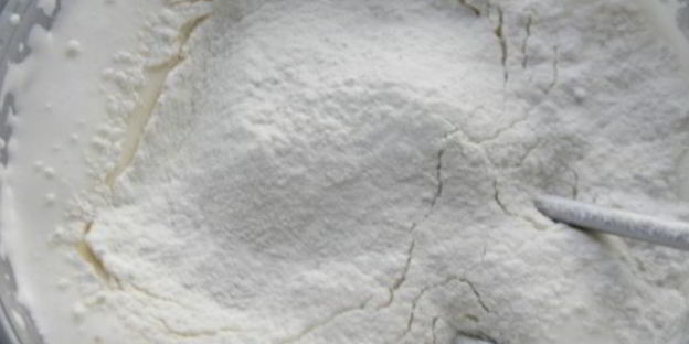 бисквитный рулет с творожным кремом и джемом