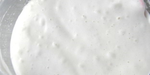 бисквитный рулет с творожным кремом и джемом