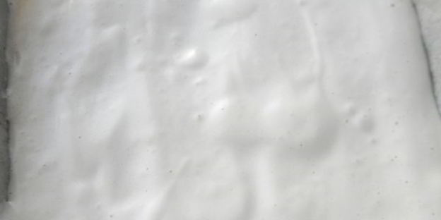 бисквитный рулет с творожным кремом и джемом