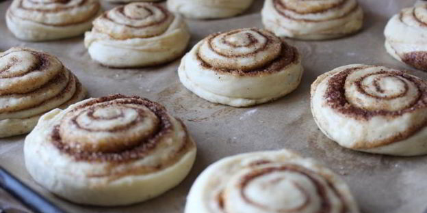 булочки с корицей и сливочным кремом