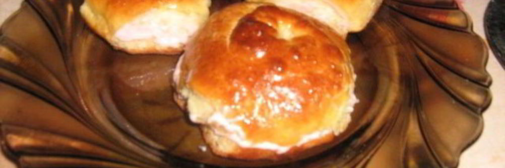 Булочки с кремом в ромовой глазури