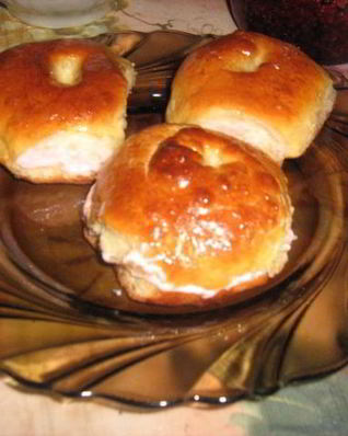 Булочки с кремом в ромовой глазури