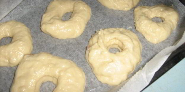 булочки с кремом в ромовой глазури