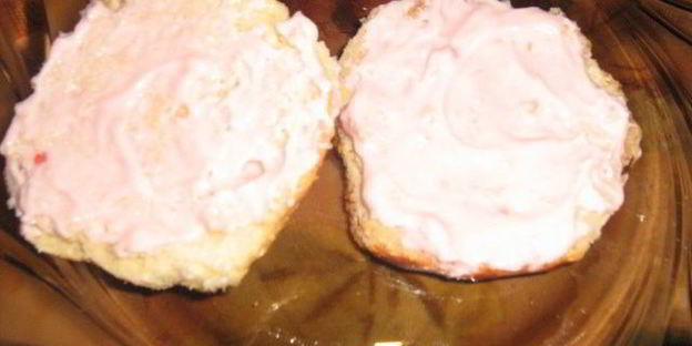 булочки с кремом в ромовой глазури