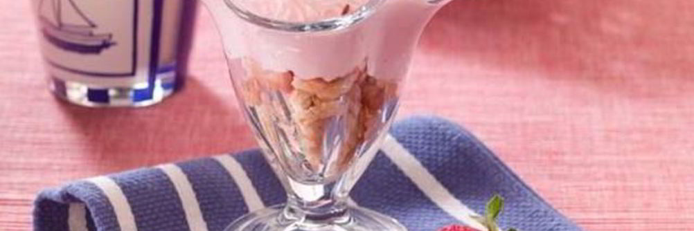 Десерт из печенья с творожным кремом