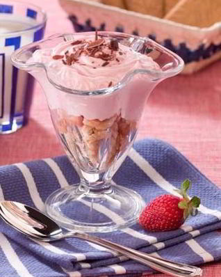 Десерт из печенья с творожным кремом