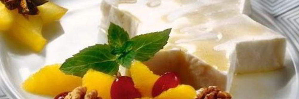 Йогуртовый крем с виноградно-апельсиновым салатом и грецким орехом