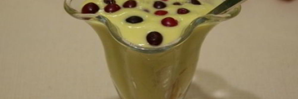 Итальянский яичный крем с клюквой