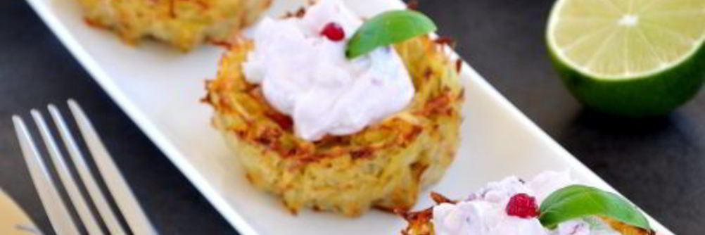 Картофельные корзинки с лососем и творожно-брусничным кремом