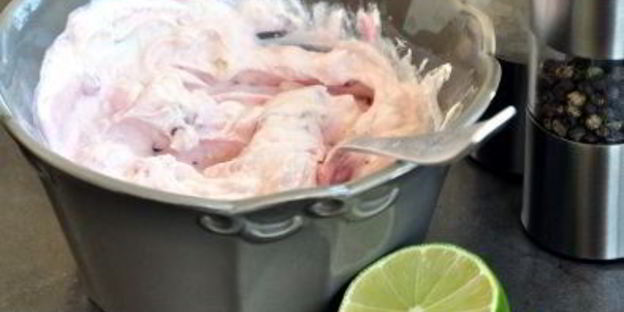 картофельные корзинки с лососем и творожно-брусничным кремом