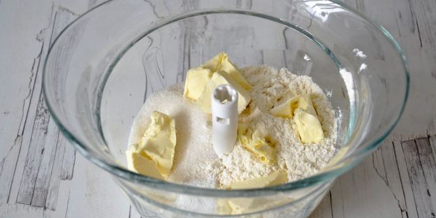 корзиночки с белковым кремом песочные