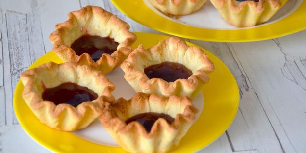 корзиночки с белковым кремом песочные