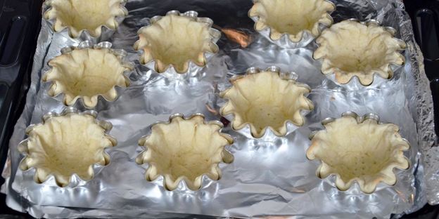 корзиночки с белковым кремом песочные