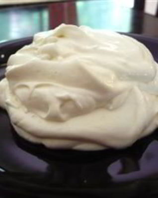 Крем из взбитых сливок и сметаны