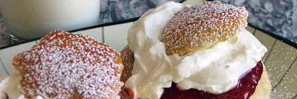 Масленичные пышки с кремом