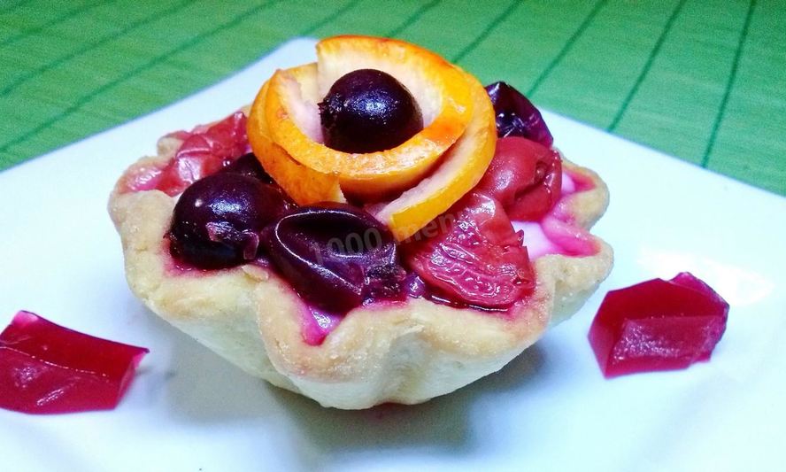 Рецепт песочных корзинок с кремом и ягодами