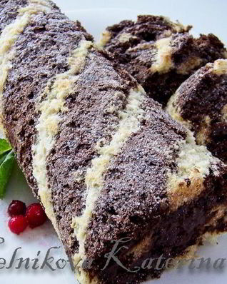 Полосатый рулад с шоколадным кремом