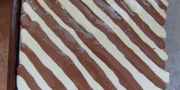 полосатый рулад с шоколадным кремом