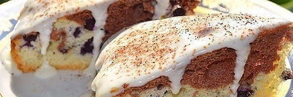 Простой тортик с ягодами и сметанным кремом