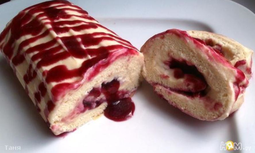 Рецепт рулетика с кремом и виноградным конфитюром