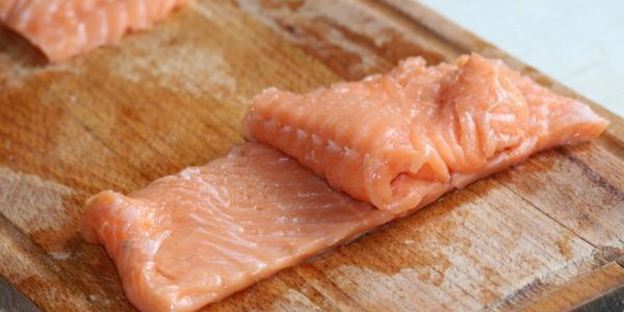 рулетики из лосося с кремом из рикотты