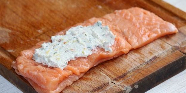 рулетики из лосося с кремом из рикотты