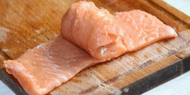 рулетики из лосося с кремом из рикотты