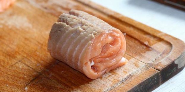 рулетики из лосося с кремом из рикотты