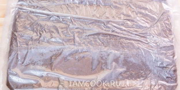 шоколадный бисквитный рулет со сливочным кремом