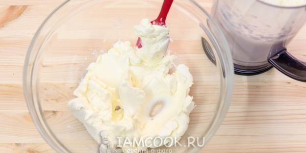 шоколадный бисквитный рулет со сливочным кремом