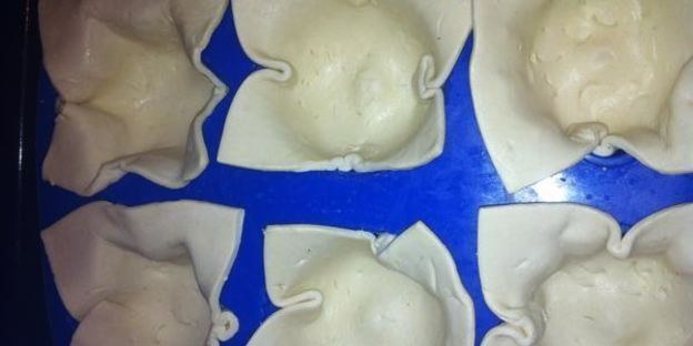 слоеные корзиночки с кремом и малиной