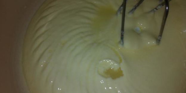 слоеные корзиночки с кремом и малиной