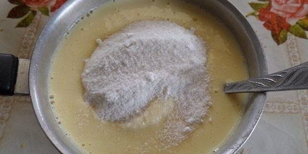 трайфл с рисовым кремом, клубникой и бананом