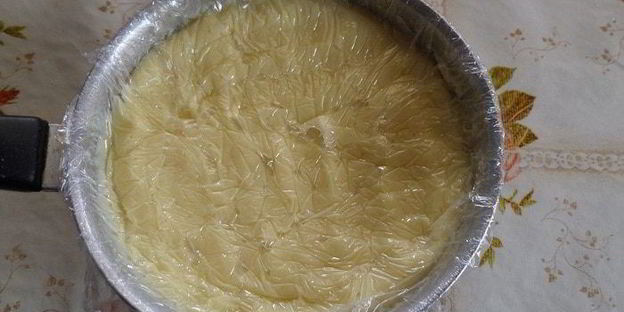 трайфл с рисовым кремом, клубникой и бананом