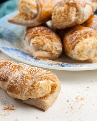 Трубочки с белковым кремом