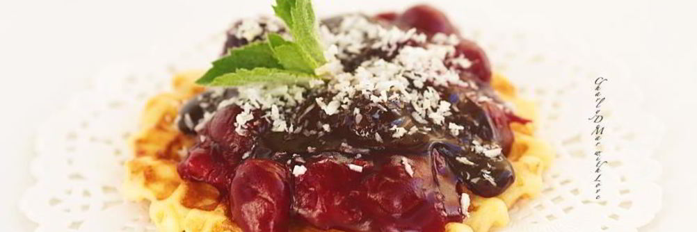 Вишневый десерт с шоколадным кремом