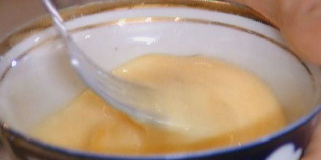 яблоки на слоеном тесте со сметанным кремом