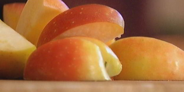 яблоки на слоеном тесте со сметанным кремом