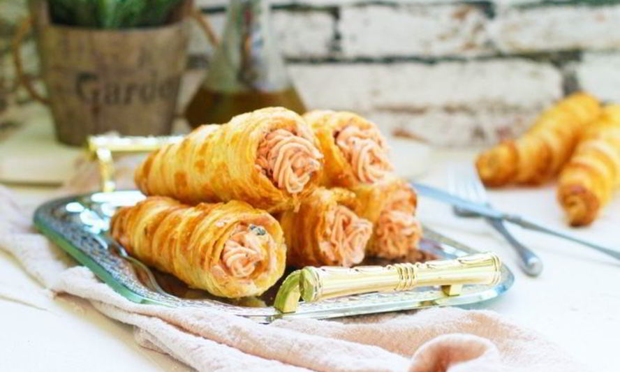 Рецепт закусочных трубочек с кремом из копченого лосося