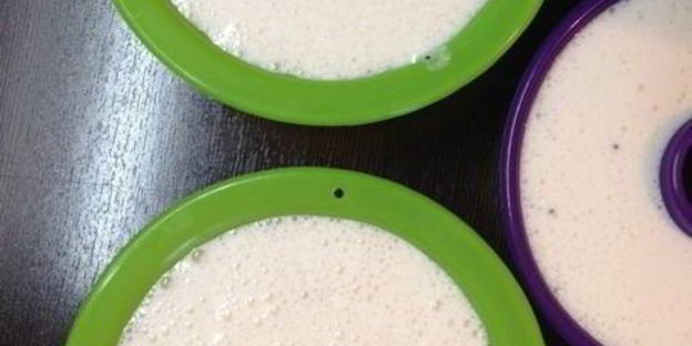 маковый десерт под соусом из кураги