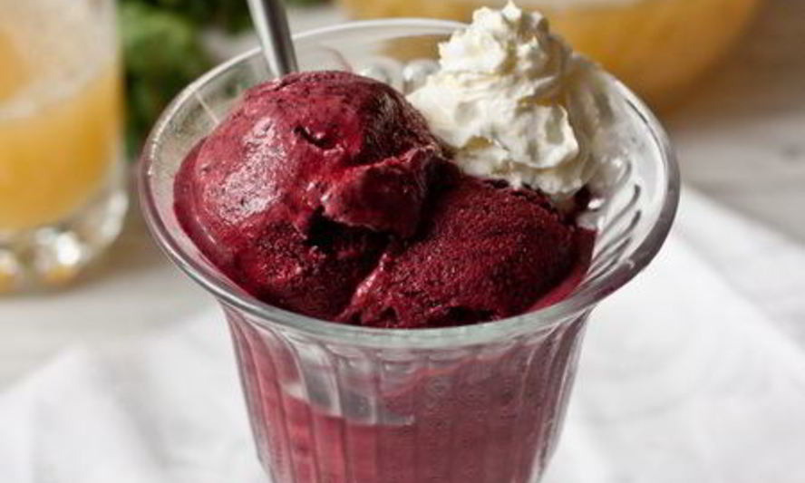 Рецепт черничного мороженого на сметане