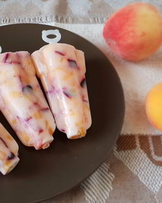 Йогуртовое мороженое с фруктами