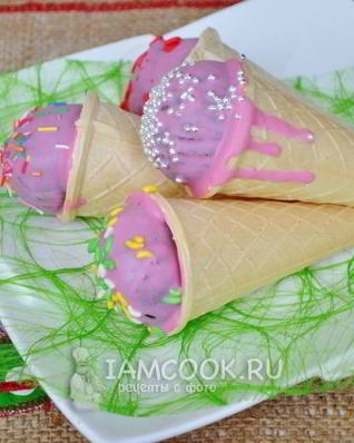 Кейк-попсы в рожке для мороженого