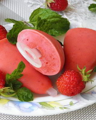 Клубничное мороженое из йогурта